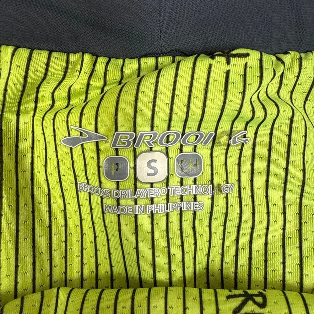 Brooks Womens Sherpa Running Shorts Size Small Black Grey DriLayer 5 Inch Inseam - Picture 2 of 10
